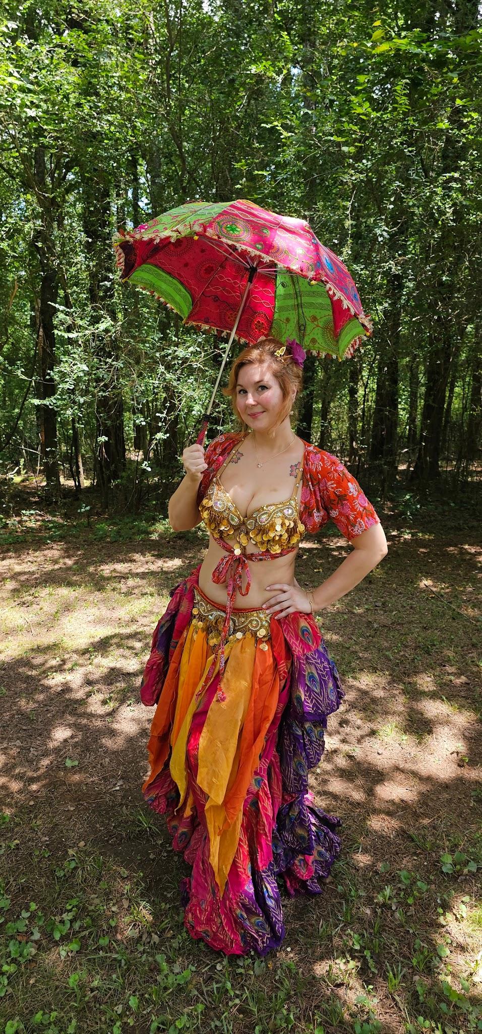 Sarah Rose performing