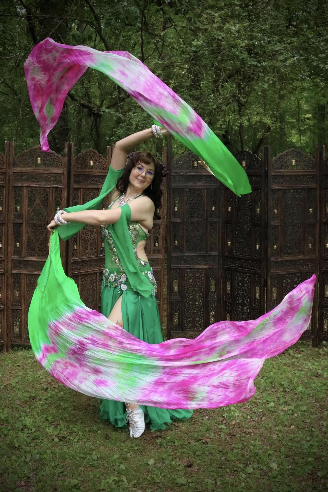 Sarah Rose performing