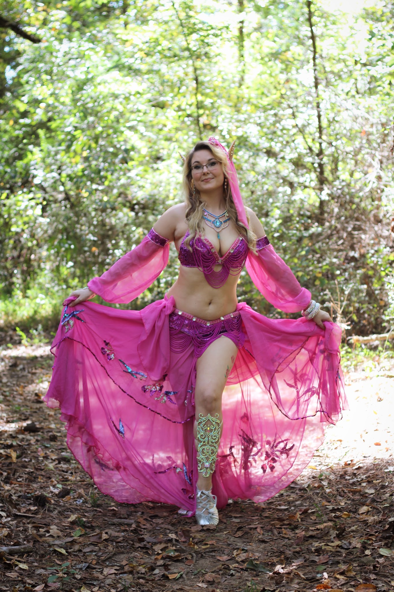 Sarah Rose performing